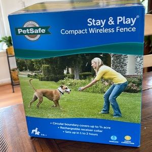 Compact wireless fence for dogs
